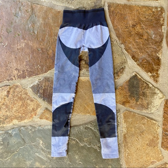 ABS2B. Size Small. - Picture 5 of 6